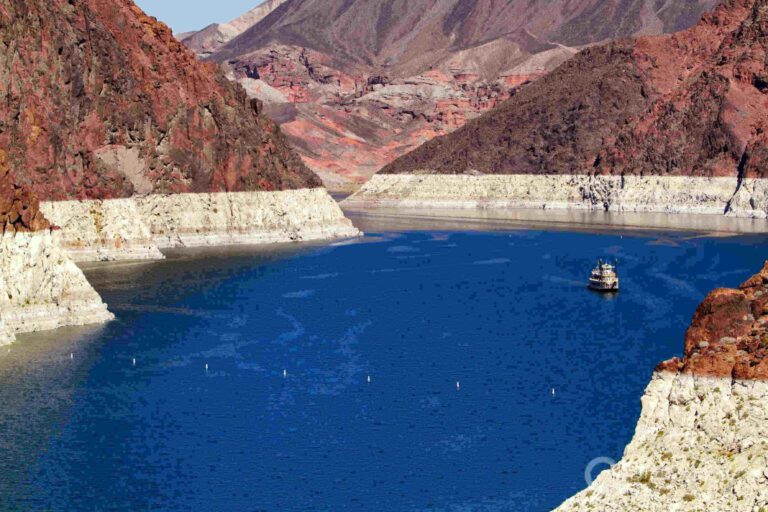 lake mead near hoover dam | Christianson Tours
